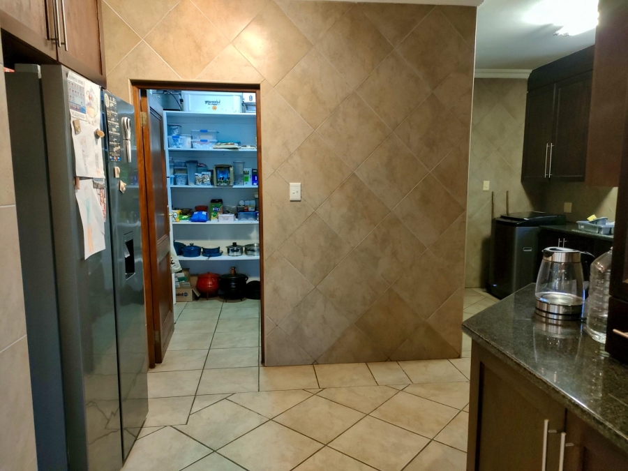5 Bedroom Property for Sale in Birdwood Estate North West